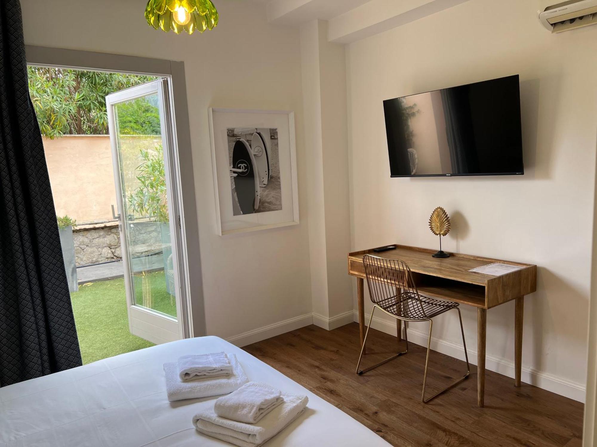 Maison D' Orange - *